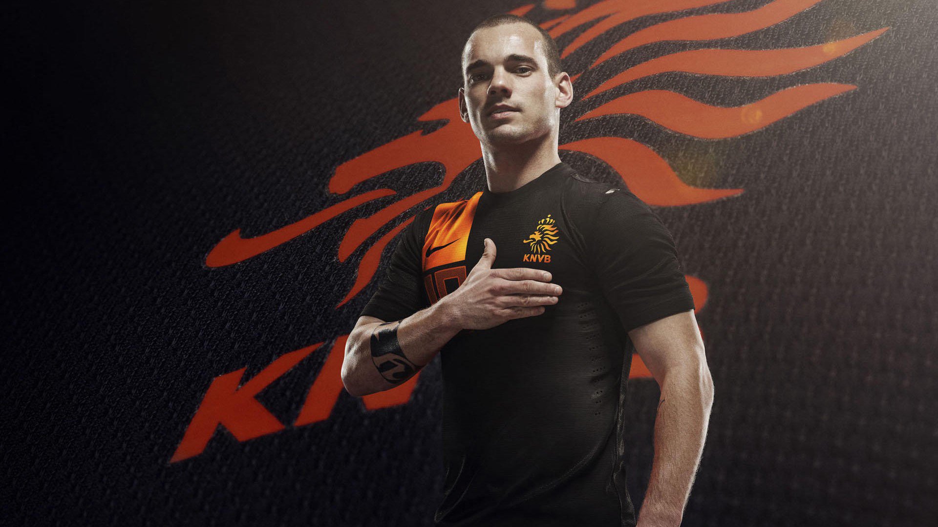 霍勒迪的午夜狂飙，F1街道赛之夜，一场属于团队与勇气的胜利