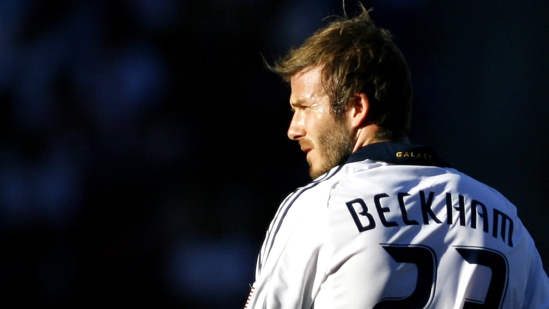 绿茵场上的碾压与球台上的高光,体育世界的多元叙事