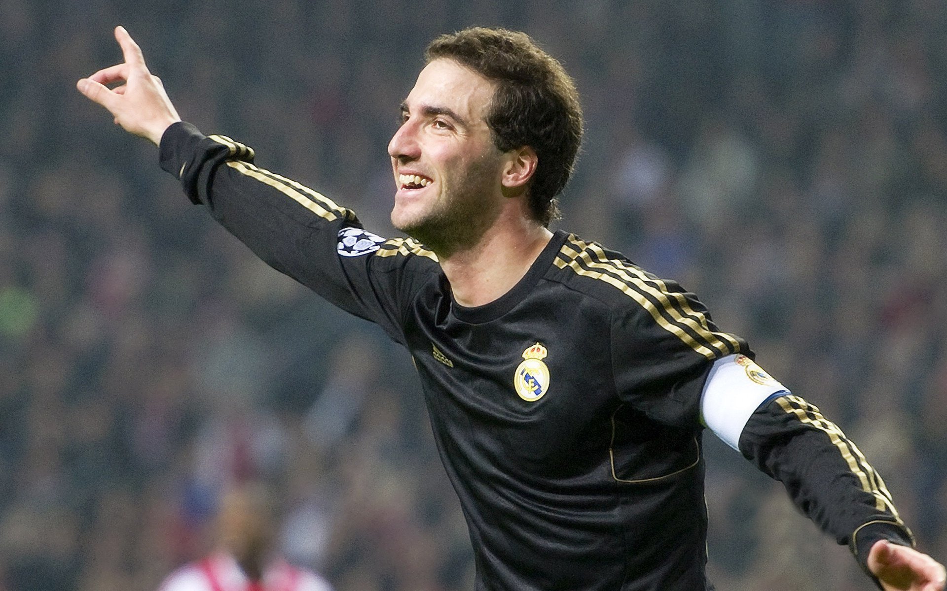 魔笛奏响孤勇战歌,拜仁鏖战曼城,莫德里奇扛起全队